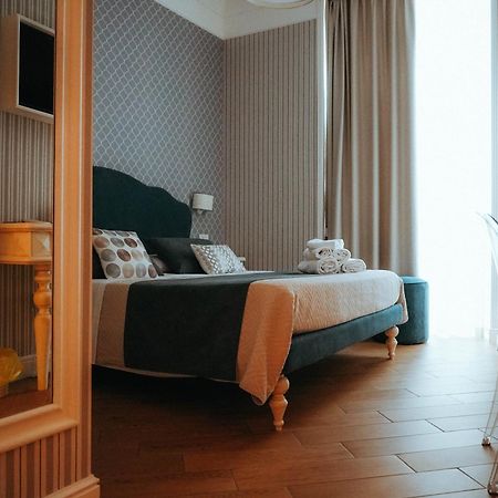 Florita Napoli Hotel ภายนอก รูปภาพ