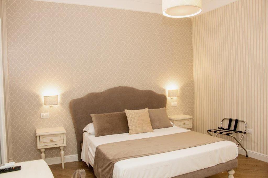 Florita Napoli Hotel ภายนอก รูปภาพ
