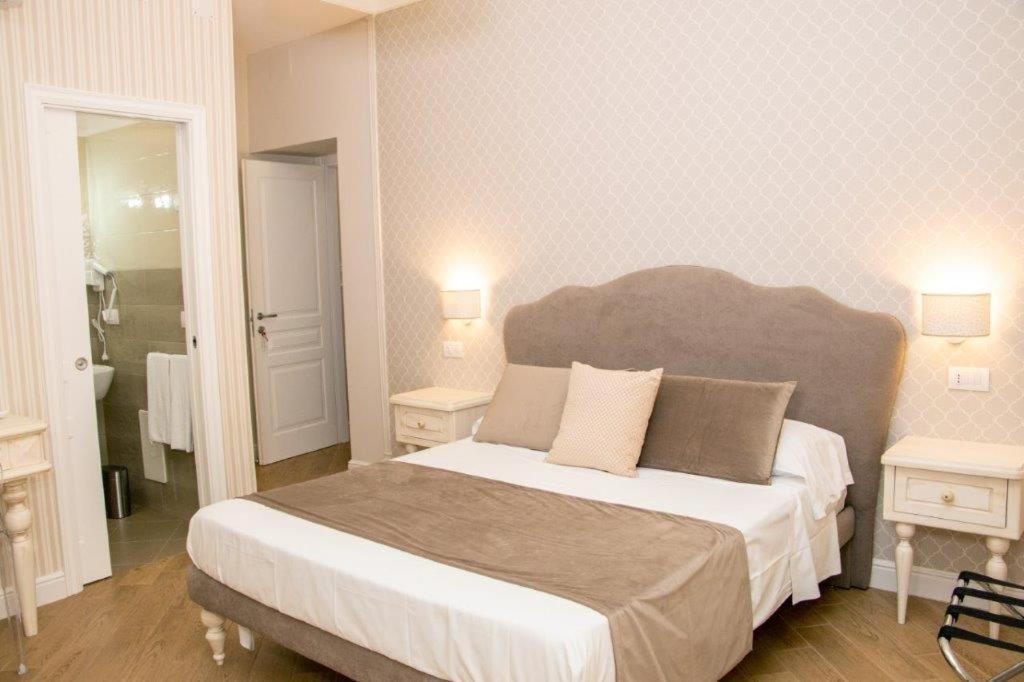 Florita Napoli Hotel ภายนอก รูปภาพ