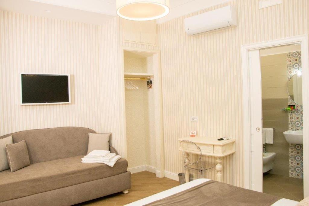 Florita Napoli Hotel ภายนอก รูปภาพ