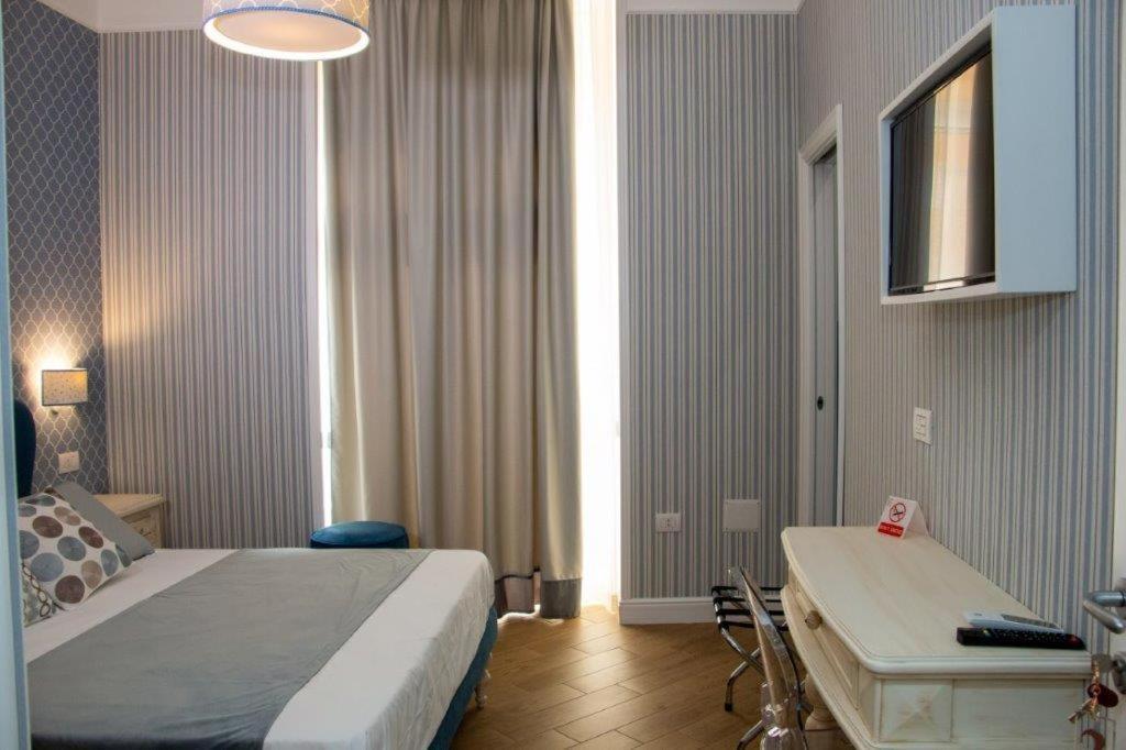 Florita Napoli Hotel ภายนอก รูปภาพ
