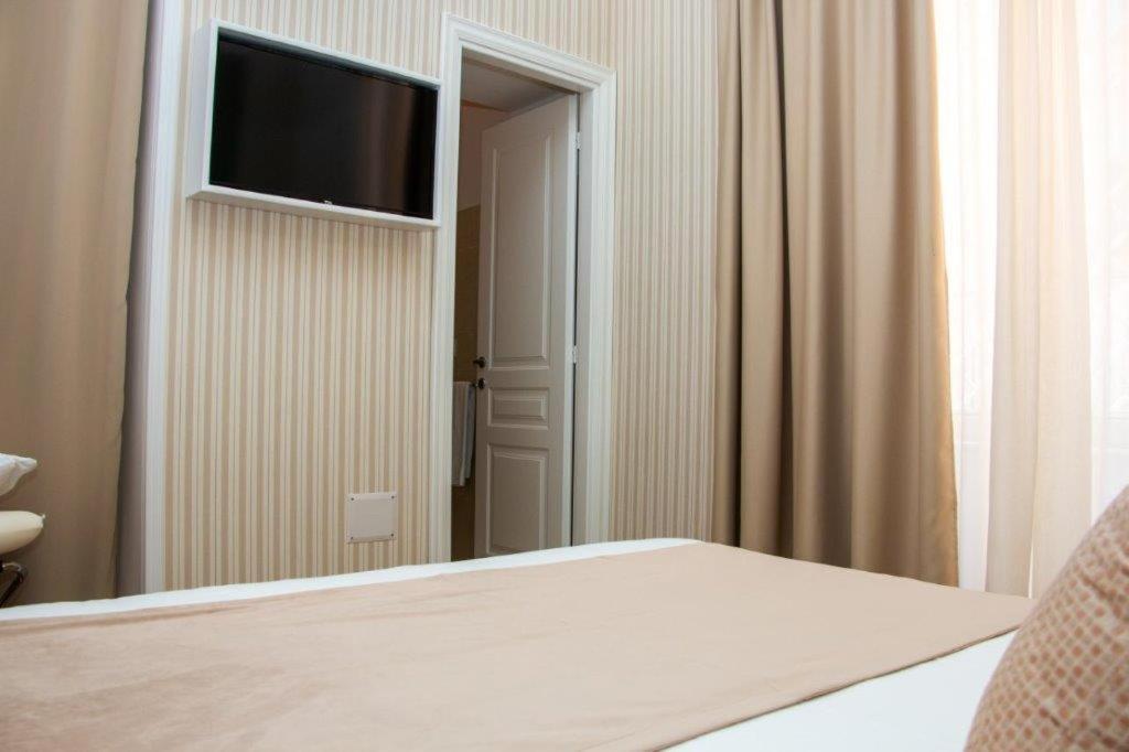 Florita Napoli Hotel ภายนอก รูปภาพ