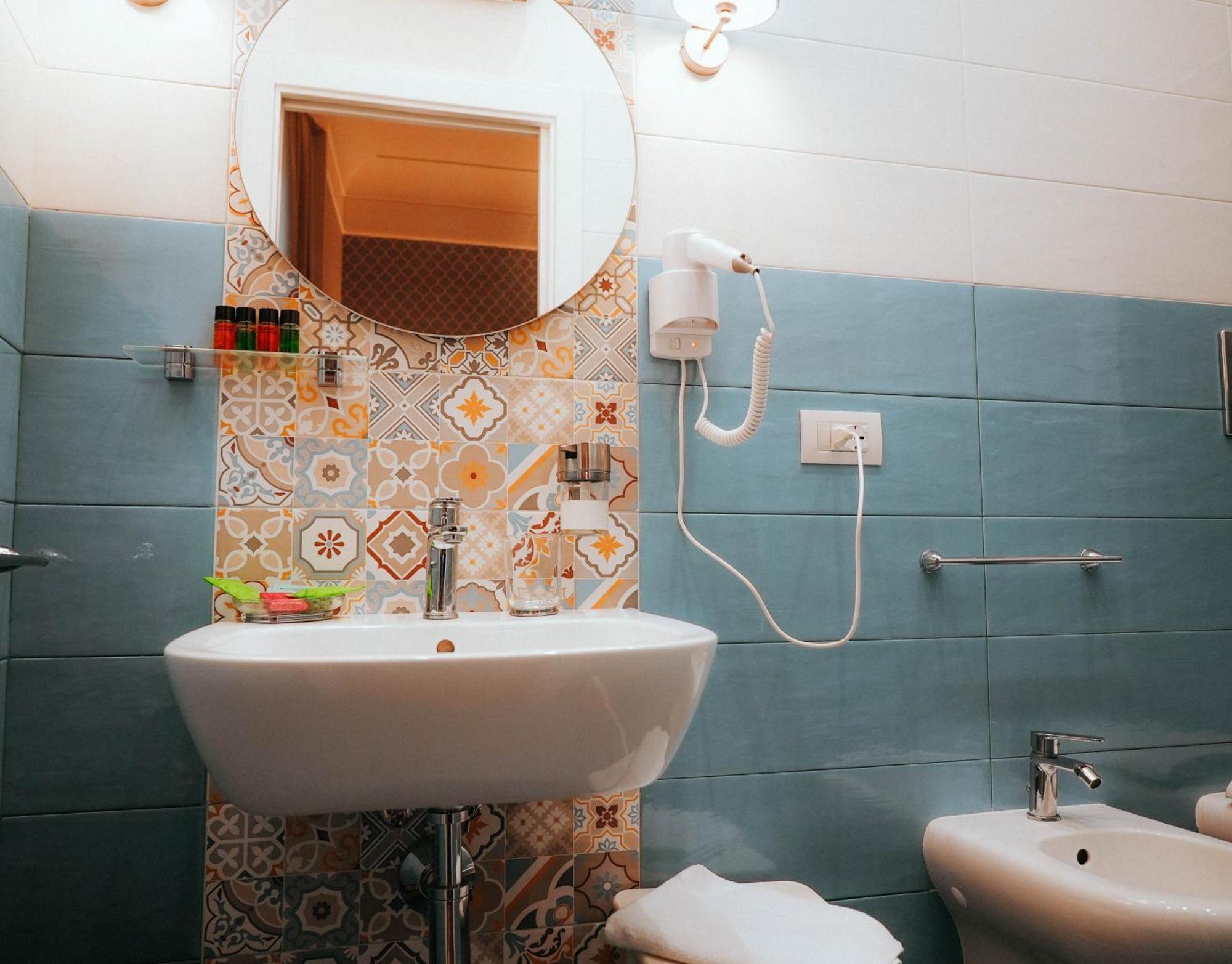 Florita Napoli Hotel ภายนอก รูปภาพ