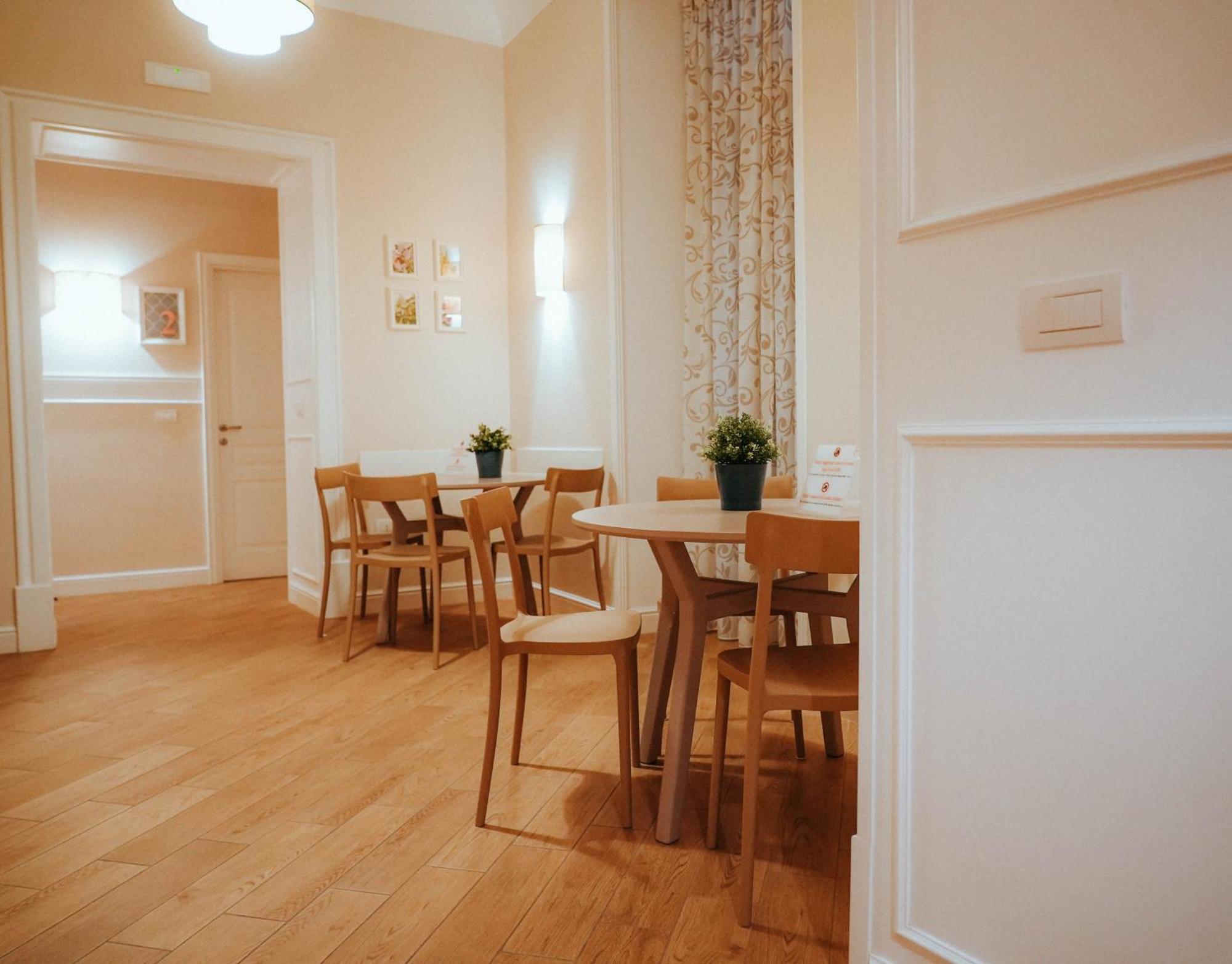 Florita Napoli Hotel ภายนอก รูปภาพ
