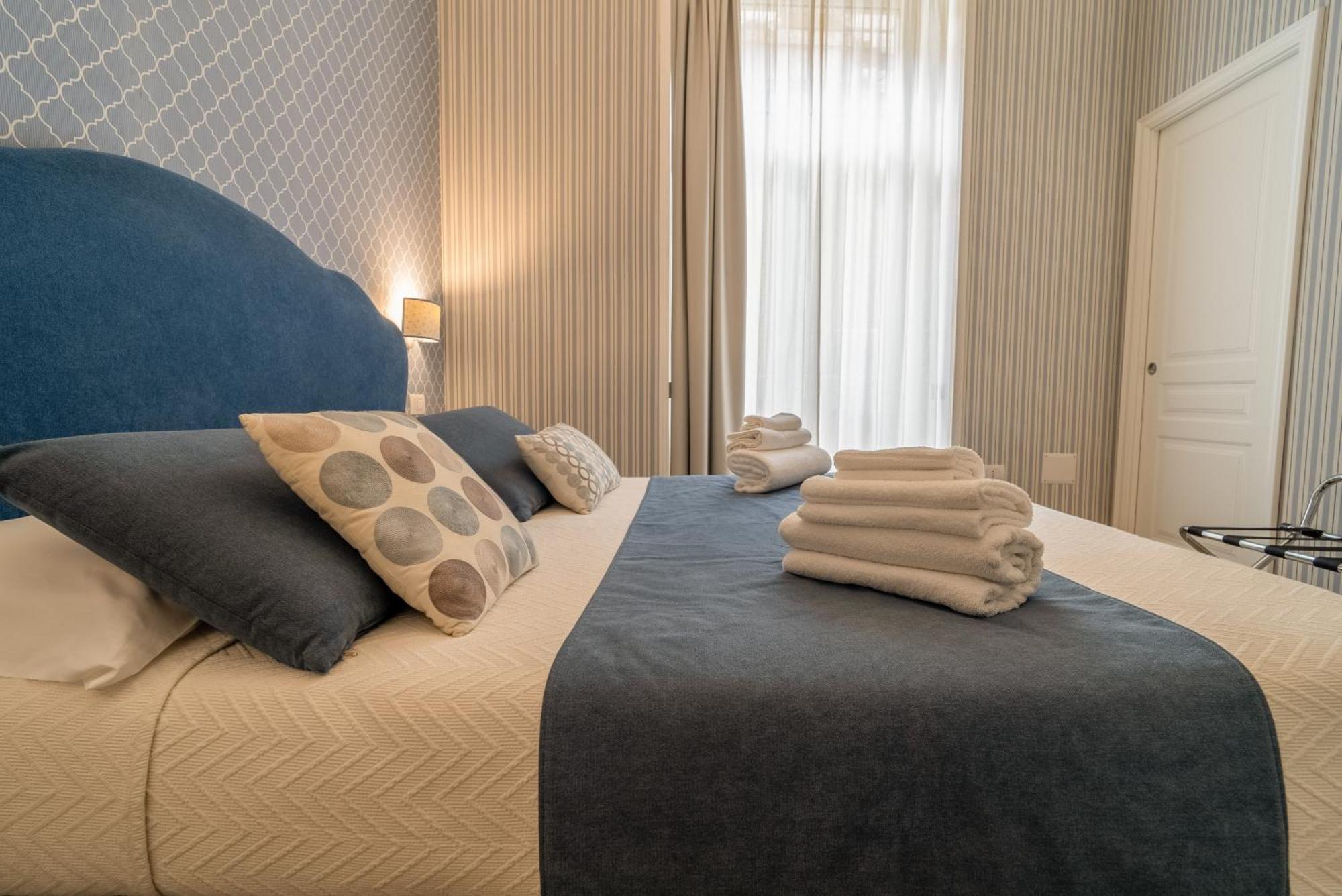 Florita Napoli Hotel ภายนอก รูปภาพ