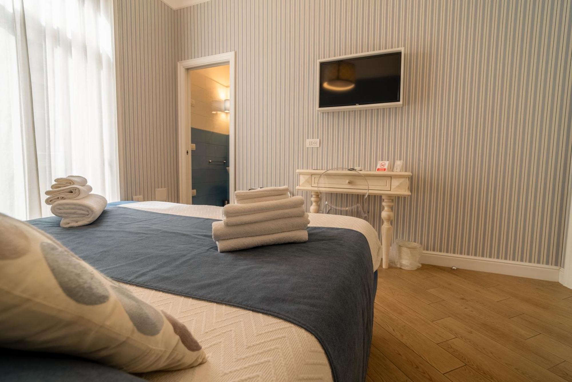 Florita Napoli Hotel ภายนอก รูปภาพ