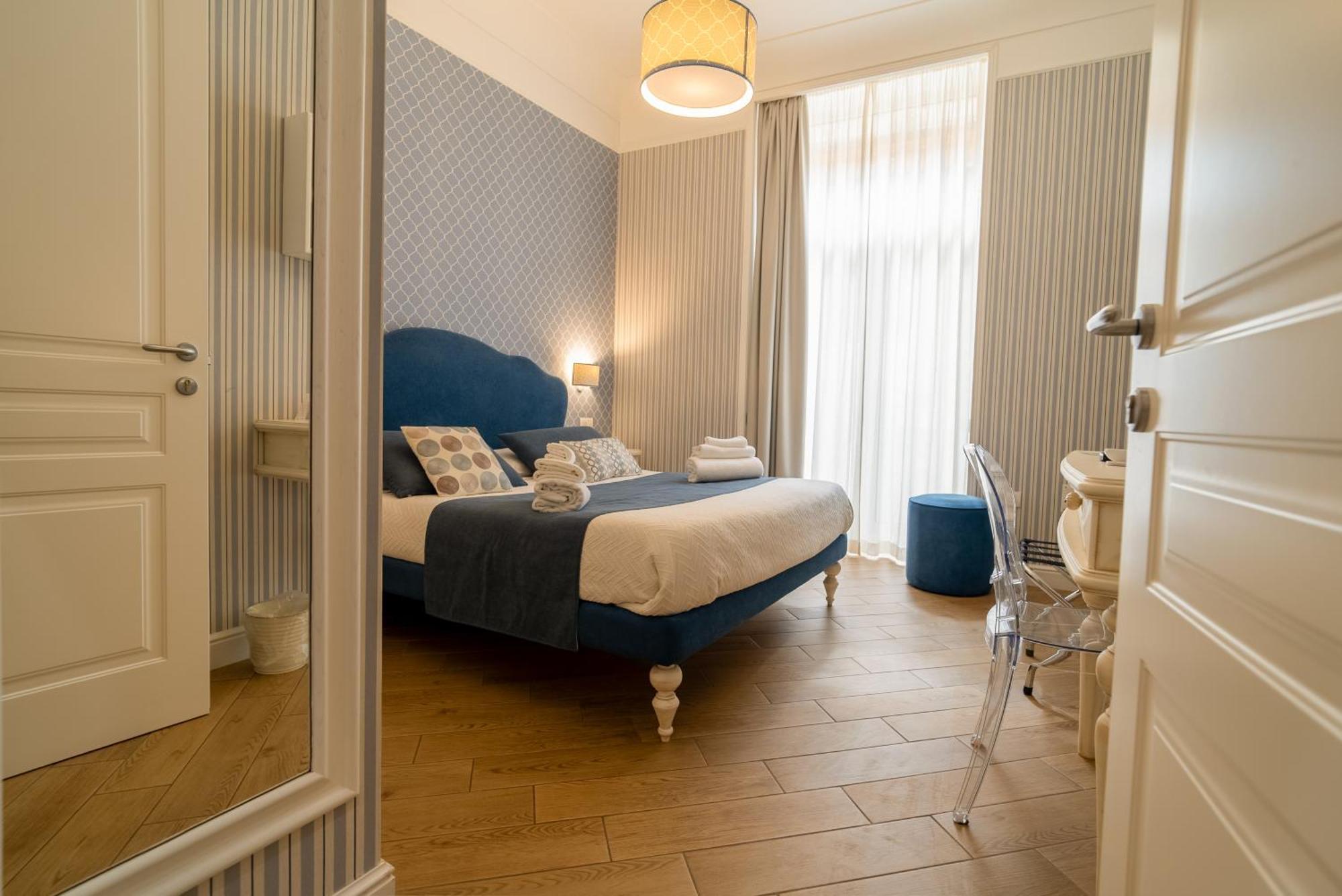 Florita Napoli Hotel ภายนอก รูปภาพ