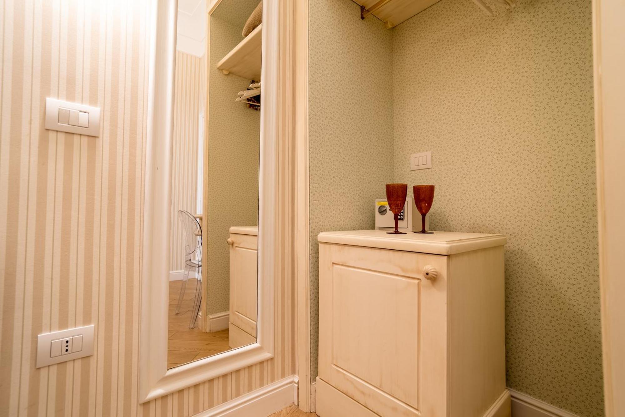 Florita Napoli Hotel ภายนอก รูปภาพ