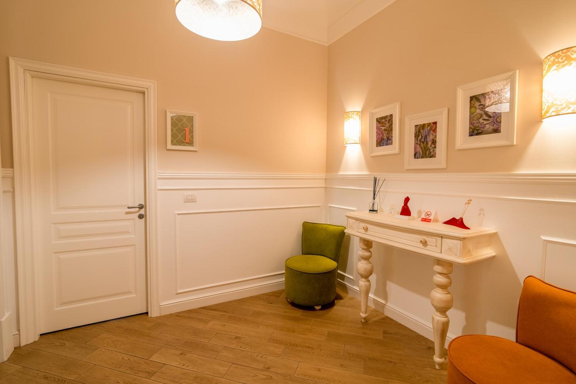 Florita Napoli Hotel ภายนอก รูปภาพ