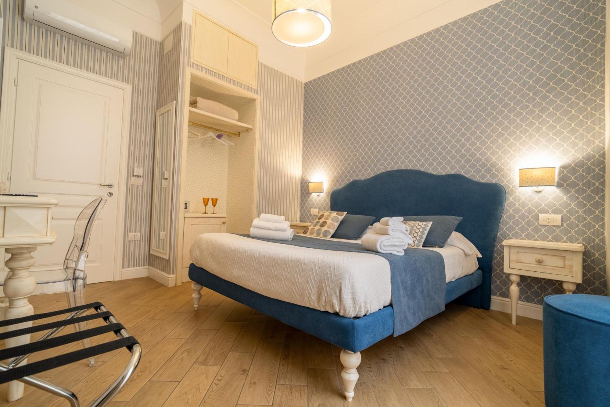 Florita Napoli Hotel ภายนอก รูปภาพ