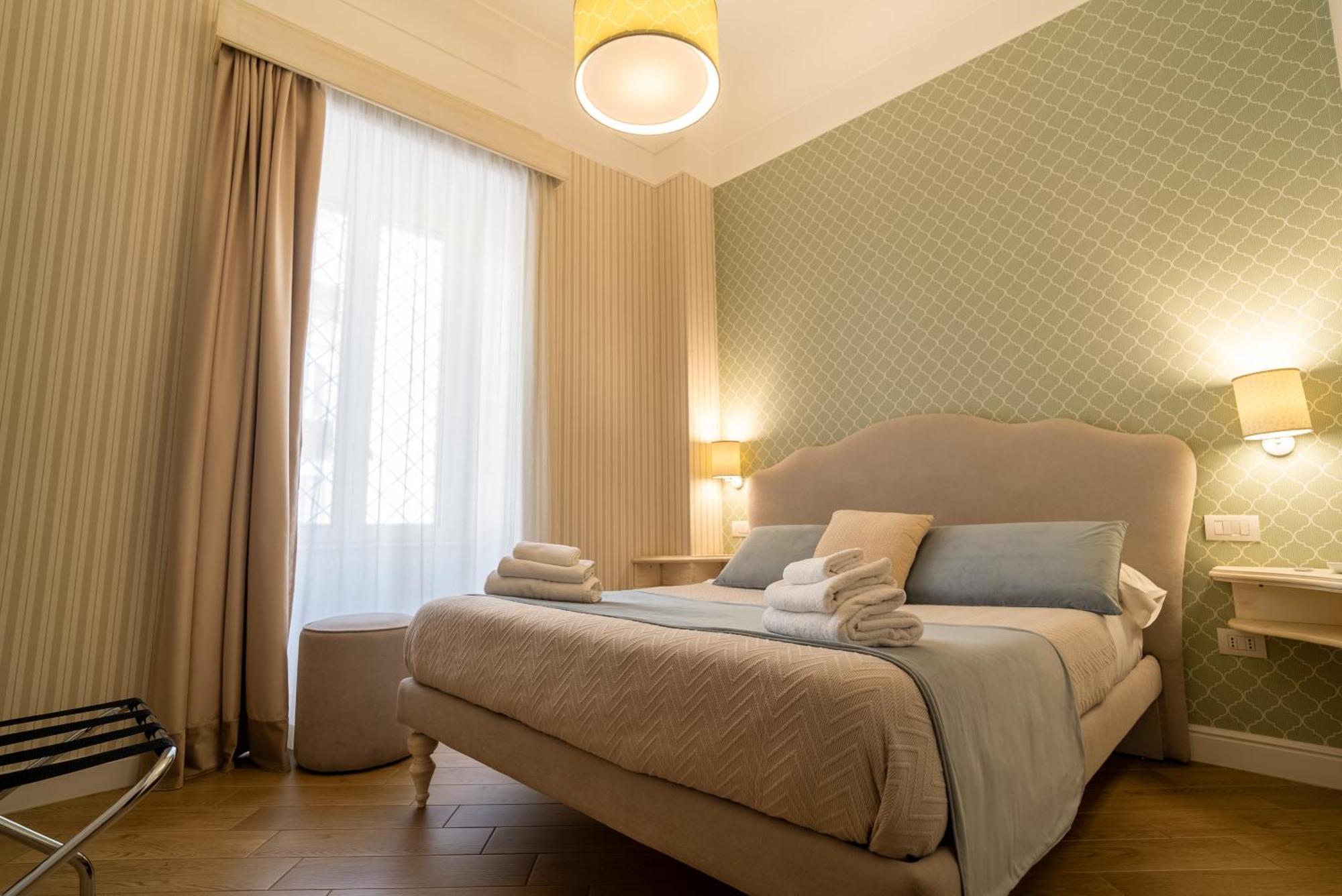 Florita Napoli Hotel ภายนอก รูปภาพ