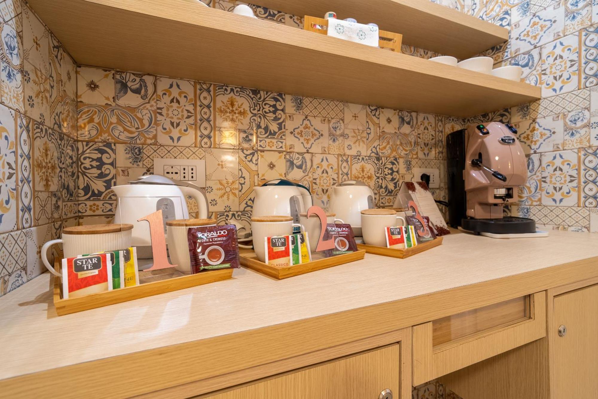 Florita Napoli Hotel ภายนอก รูปภาพ