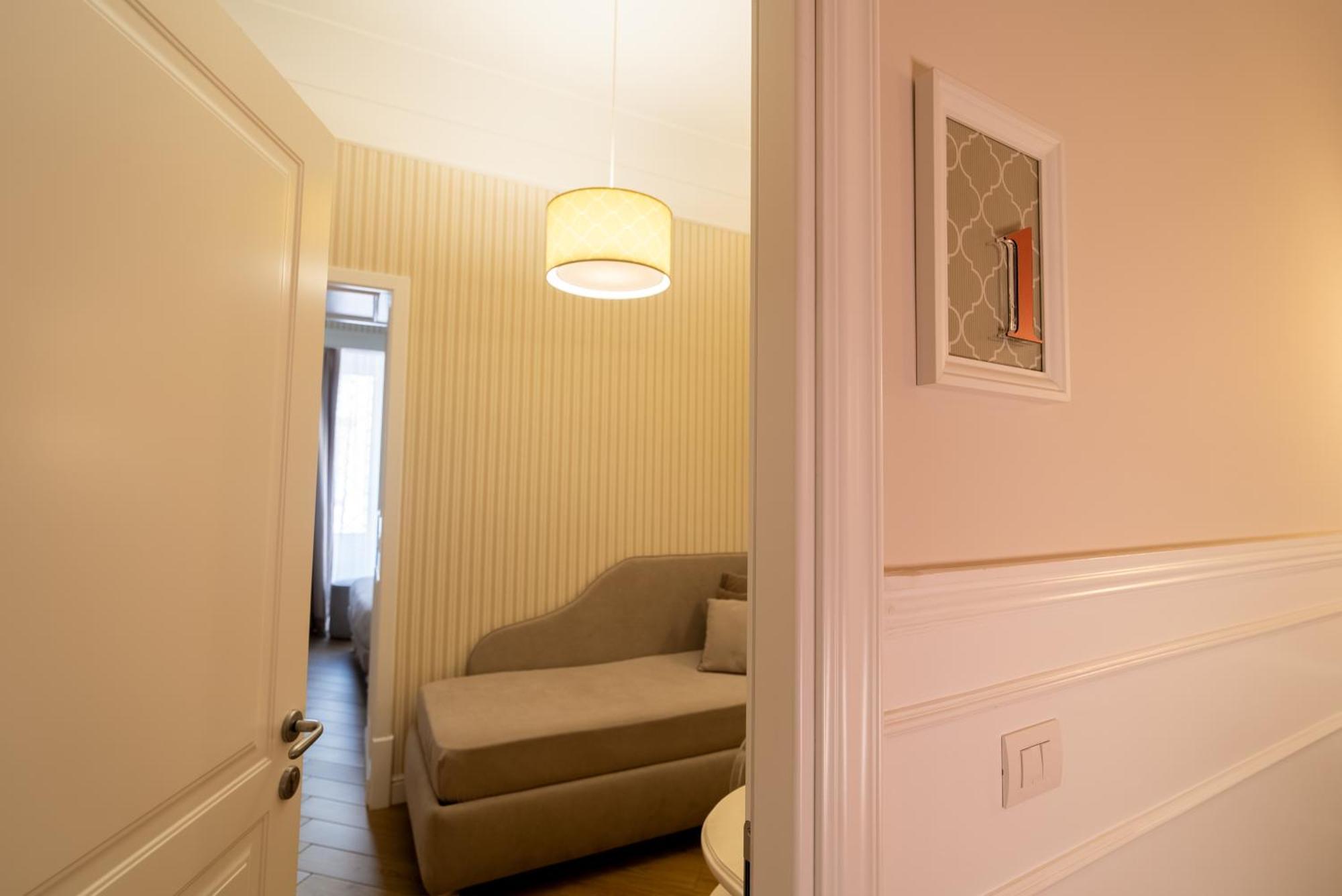 Florita Napoli Hotel ภายนอก รูปภาพ